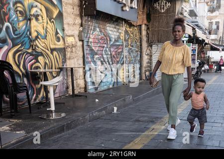 Gerusalemme, Israele. 28 settembre 2023. Una scena di strada nel mercato Shuk Mahane Yehuda. Crediti: NIR Alon/Alamy Live News. Foto Stock