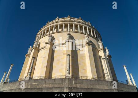 Die Gedenkstätte Befreiungshalle auf dem Michelsberg a Kelheim, Niederbayern, Bayern, Deutschland | il monumento neoclassico Befreiungshalle o ha Foto Stock