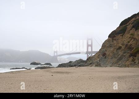 Golden Gate Bridge in una nebbia, San Francisco, California, USA Foto Stock