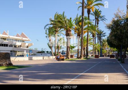 SANTIAGO DE LA RIBERA, SPAGNA - 10 GIUGNO 2022 bellissima passeggiata nella città costiera di Santiago de la Ribera, nella provincia di Murcia Foto Stock