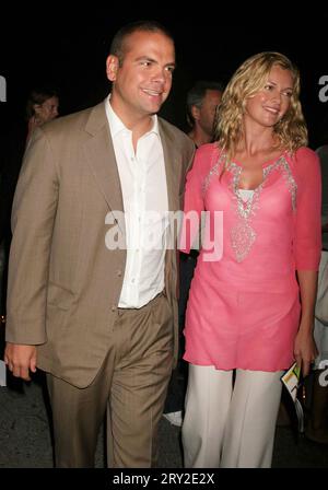 Lachlan Murdoch e Sarah o'Hare Murdoch assistono al gala estivo del Public Theater e alla festa serale di apertura per "AS You Like IT" di Shakespeare in the Park al Castello Belvedere di Central Park a New York il 12 luglio 2005. Crediti fotografici: Henry McGee/MediaPunch Foto Stock