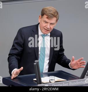 Dr. Johann David Wadephul CDU/CSU, Deutschland, Berlino, Reichstag, 28. Settembre 2023 125. Sitzung, China-Strategie der Bundesregierung. *** Dr Johann David Wadephul CDU CSU , Germania, Berlino, Reichstag, 28 settembre 2023 125 sessione , strategia cinese del governo federale Foto Stock