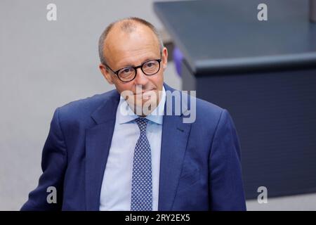 Friedrich Merz, CDU/CSU , Deutschland, Berlino, Reichstag, 28. settembre 2023 125. Sitzung, China-Strategie der Bundesregierung. *** Friedrich Merz, CDU CSU, Germania, Berlino, Reichstag, 28 settembre 2023 125 sessione , strategia cinese del governo federale Foto Stock