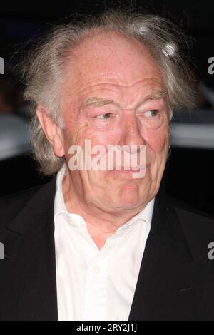 **FOTO DEL FILE** Michael Gabon è morto. Michael Gambon partecipa alla premiere nordamericana della Warner Bros. Immagini "Harry Potter e il principe mezzosangue" al teatro Ziegfeld di New York il 9 luglio 2009. Crediti fotografici: Henry McGee/MediaPunch Foto Stock