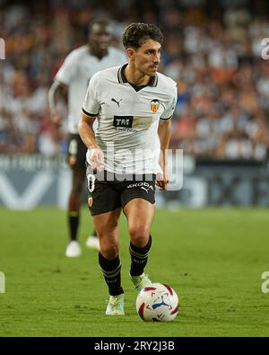 Valencia, Spagna. 27 settembre 2023. Andre Almeida del Valencia CF durante la partita di la Liga tra il Valencia CF e il Real Sociedad ha giocato allo Stadio Mestalla il 27 settembre a Valencia in Spagna. (Foto di Jose Torres/PRESSINPHOTO) crediti: PRESSINPHOTO SPORTS AGENCY/Alamy Live News Foto Stock