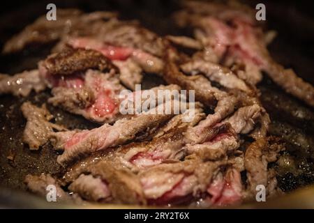Brisket alla griglia in un ristorante giapponese Foto Stock