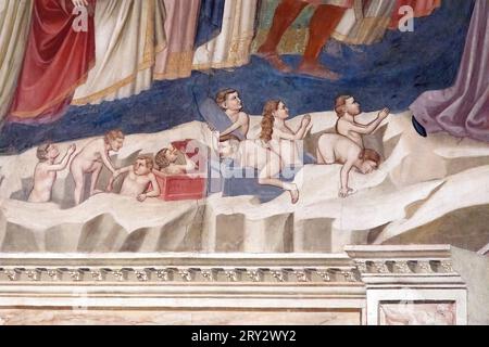 Dalle tombe emergono anime per il giudizio universale di Giotto nella Cappella degli Scrovegni, Padova Foto Stock