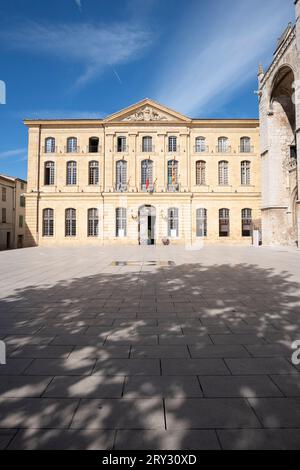 Saint Maximin la Sainte Baume, Francia, 28 settembre 2023. Splendida facciata del municipio del XVIII secolo a Saint-Maximin-la-Sainte-Baume Foto Stock