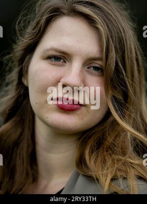 AMSTERDAM - ritratti della scrittrice mette Maria van Dijk. La scrittrice di 23 anni fu bombardata da feroci reazioni su un presunto passo stereotipato sul Bijlmer nel suo nuovo libro Mimosa. ANP ROBIN VAN LONKHUIJSEN paesi bassi Out - belgio Out Foto Stock