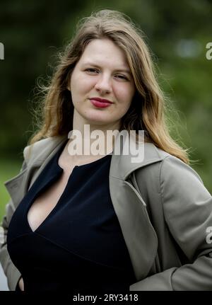 AMSTERDAM - ritratti della scrittrice mette Maria van Dijk. La scrittrice di 23 anni fu bombardata da feroci reazioni su un presunto passo stereotipato sul Bijlmer nel suo nuovo libro Mimosa. ANP ROBIN VAN LONKHUIJSEN paesi bassi Out - belgio Out Foto Stock