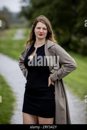 AMSTERDAM - ritratti della scrittrice mette Maria van Dijk. La scrittrice di 23 anni fu bombardata da feroci reazioni su un presunto passo stereotipato sul Bijlmer nel suo nuovo libro Mimosa. ANP ROBIN VAN LONKHUIJSEN paesi bassi Out - belgio Out Foto Stock