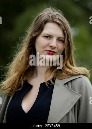 AMSTERDAM - ritratti della scrittrice mette Maria van Dijk. La scrittrice di 23 anni fu bombardata da feroci reazioni su un presunto passo stereotipato sul Bijlmer nel suo nuovo libro Mimosa. ANP ROBIN VAN LONKHUIJSEN paesi bassi Out - belgio Out Foto Stock