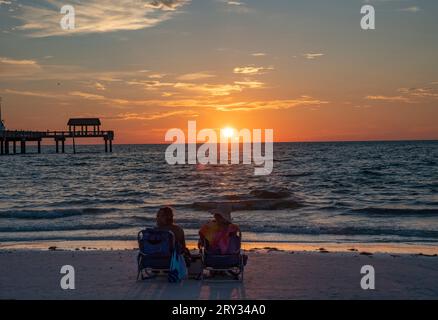 Clearwater Beach include un'area resort e un'area residenziale su un'isola barriera nel Golfo del Messico nella contea di Pinellas sulla costa centro-occidentale Foto Stock