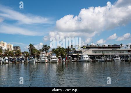 Clearwater Beach include un'area resort e un'area residenziale su un'isola barriera nel Golfo del Messico nella contea di Pinellas sulla costa centro-occidentale Foto Stock