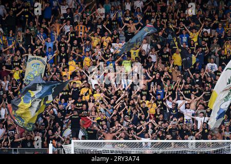 Frosinone, Italia. 28 settembre 2023. Tifosi del Frosinone calcio durante il match di serie A Tim tra Frosinone calcio e ACF Fiorentina allo Stadio Benito stirpe il 28 settembre 2023 a Frosinone, Italia. Crediti: Giuseppe Maffia/Alamy Live News Foto Stock