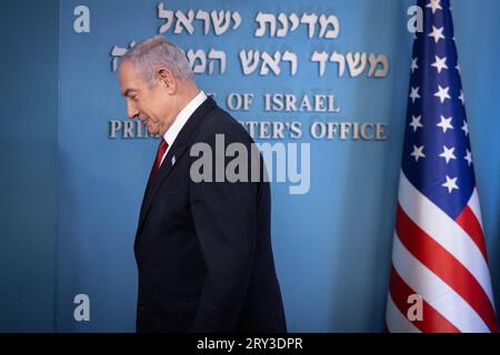 Gerusalemme, Israele. 28 settembre 2023. Il primo ministro israeliano Benjamin Netanyahu parla durante un evento che segna l'accettazione di Israele nel programma di esenzione dal visto del governo degli Stati Uniti, a Gerusalemme, giovedì 28 settembre 2023. L'aggiunta di Israele nel gruppo selezionato di paesi autorizzati a viaggiare negli Stati Uniti senza visto è un incentivo per le relazioni bilaterali nonostante le preoccupazioni di Washington riguardo al trattamento che Israele ha riservato agli americani palestinesi. Foto di Chaim Goldberg/UPI Credit: UPI/Alamy Live News Foto Stock