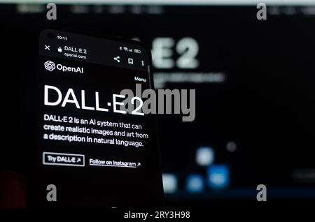Madrid, Spagna 09 26 2023: Schermo di uno smartphone con il sito web DALL-2 Foto Stock