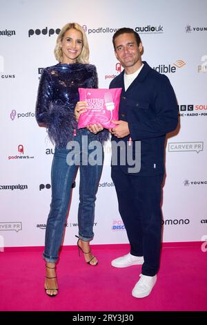 Londra, Regno Unito . 28 settembre, 2023 . Vogue Williams & Spencer Matthews nella foto ai Podcast Awards 2023 tenuti all'Outernet Global. Credito: Alan D West/EMPICS/Alamy Live News Foto Stock