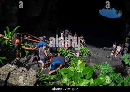 Jameos del Agua è una serie di grotte laviche e un centro di arte, cultura e turismo creato dall'artista e architetto locale Cesar Manrique, Lanzarote, CAN Foto Stock