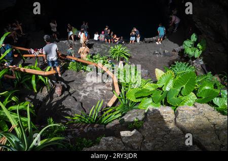 Jameos del Agua è una serie di grotte laviche e un centro di arte, cultura e turismo creato dall'artista e architetto locale Cesar Manrique, Lanzarote, CAN Foto Stock