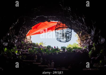 Jameos del Agua è una serie di grotte laviche e un centro di arte, cultura e turismo creato dall'artista e architetto locale Cesar Manrique, Lanzarote, CAN Foto Stock