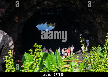 Jameos del Agua è una serie di grotte laviche e un centro di arte, cultura e turismo creato dall'artista e architetto locale Cesar Manrique, Lanzarote, CAN Foto Stock