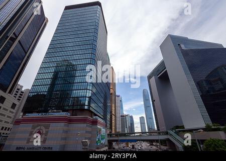 Hong Kong - 15 luglio 2017: Vista sulla strada della città di Hong Kong Foto Stock