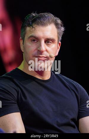 Torino, Italia. 28 settembre 2023. Brian Chesky, co-fondatore e CEO di Airbnb, sul palco dell'Italian Tech Week 2023. Crediti: Marco Destefanis/Alamy Live News Foto Stock