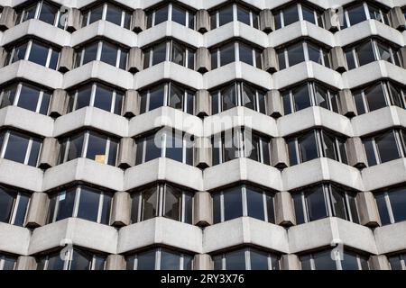 Esterno in stile brutalista dell'Imperial Hotel, Bloomsbury, Londra, Inghilterra Foto Stock