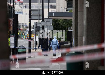 Scena della pugnalata fatale in cui Elianne Andam, un'allieva della scuola privata Old Palace di John Whitgift, è stata aggredita e uccisa alle 8:30 di ieri mentre scendeva dall'autobus a Croydon, South London, Croydon, London, UK 28 settembre 2023 crediti: Jeff Gilbert/Alamy Live News Foto Stock