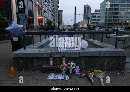 Scena della pugnalata fatale in cui Elianne Andam, un'allieva della scuola privata Old Palace di John Whitgift, è stata aggredita e uccisa alle 8:30 di ieri mentre scendeva dall'autobus a Croydon, South London, Croydon, London, UK 28 settembre 2023 crediti: Jeff Gilbert/Alamy Live News Foto Stock