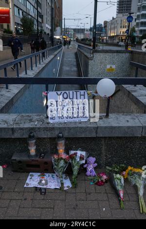 Scena della pugnalata fatale in cui Elianne Andam, un'allieva della scuola privata Old Palace di John Whitgift, è stata aggredita e uccisa alle 8:30 di ieri mentre scendeva dall'autobus a Croydon, South London, Croydon, London, UK 28 settembre 2023 crediti: Jeff Gilbert/Alamy Live News Foto Stock