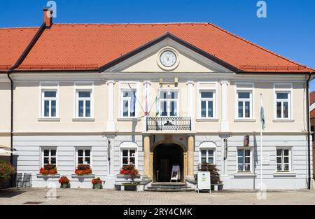 Ljutomer, Slovenia - 14 luglio 2023: Comune storico - municipio - nel centro storico della città Foto Stock