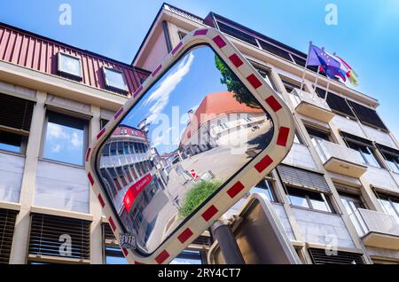 Maribor, Slovenia - 16 luglio 2023: Scena di strada da Maribor, la seconda città più grande della Slovenia. Foto Stock