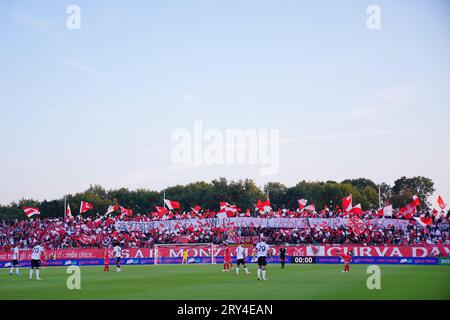 Monza, Italia. 28 settembre 2023. Coreografia dei tifosi dell'AC Monza della curva Davide Pieri durante la partita AC Monza vs Bologna FC a Monza, Italia, settembre 28 2023 credito: Agenzia fotografica indipendente/Alamy Live News Foto Stock