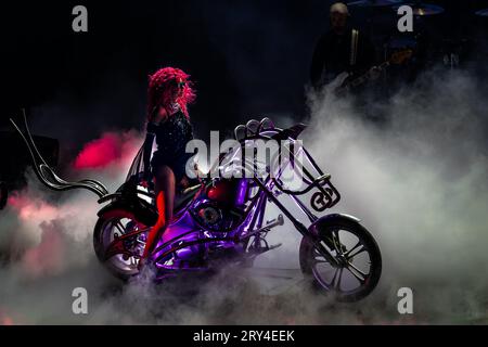 Leeds, Regno Unito. 28 settembre 2023. Shania Twain si esibisce sul palco della prima Direct Arena di Leeds durante il suo Queen of me Tour. Credit Paul Whitehurst/Alamy Live News Foto Stock