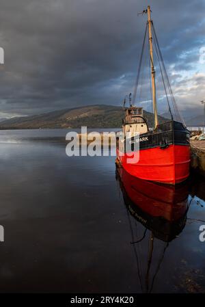 Vital Spark ormeggiato a Inveraray sul Loch Fyne, sulla costa occidentale scozzese. Foto Stock