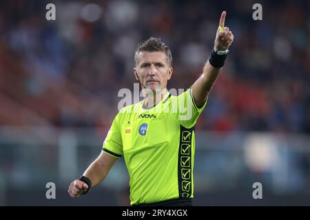 Genova, Italia. 28 settembre 2023. L'arbitro Daniele Orsato reagisce durante la partita di serie A A Luigi Ferraris, Genova. Il credito fotografico dovrebbe leggere: Jonathan Moscrop/Sportimage Credit: Sportimage Ltd/Alamy Live News Foto Stock