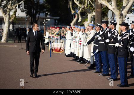 Bastia, Francia. 28 settembre 2023. Il presidente francese Emmanuel Macron durante una cerimonia che celebrava il 80° anniversario della liberazione della Corsica a Bastia il 28 settembre 2023, come parte del suo viaggio di tre giorni in Corsica. Foto di Raphael Lafargue/ABACAPRESS.COM Credit: Abaca Press/Alamy Live News Foto Stock