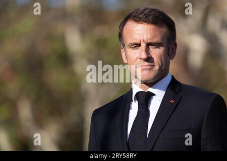 Bastia, Francia. 28 settembre 2023. Il presidente francese Emmanuel Macron durante una cerimonia che celebrava il 80° anniversario della liberazione della Corsica a Bastia il 28 settembre 2023, come parte del suo viaggio di tre giorni in Corsica. Foto di Raphael Lafargue/ABACAPRESS.COM Credit: Abaca Press/Alamy Live News Foto Stock