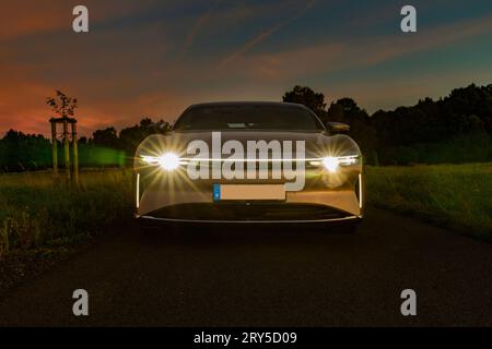 RALSKO, REPUBBLICA CECA - 19 SETTEMBRE 2023. Aria LUCIDA. Moderna auto elettrica LUCID Air al tramonto. Auto elettrica moderna LUCIDA. Foto Stock