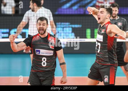 Burutay Subasi, Bedirhan Bulbul (Turchia) festeggia la vittoria contro il Canada. Campionato del mondo di pallavolo 2022. Foto Stock