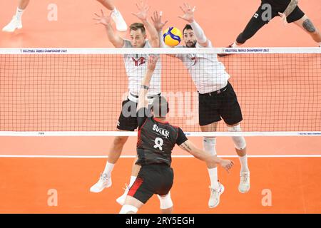 Lucas Van Berkel, Stephen Maar (Canada), Burutay Subasi (Turchia). Campionato del mondo di pallavolo 2022. Foto Stock