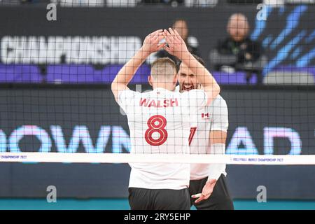 Brett Walsh, Stephen Maar (Canada), Burutay Subasi (Turchia). Campionato del mondo di pallavolo 2022. Foto Stock