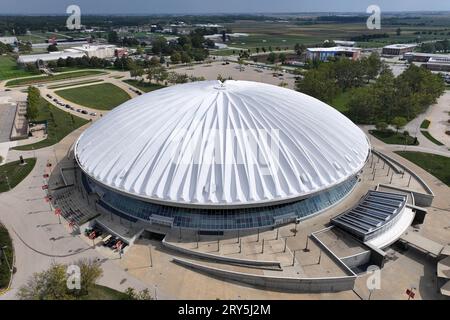 Vista aerea generale dello State Farm Center nel campus Urbana-Champaign della University of Illinois, giovedì 21 settembre 2023, a Champaign, Ill. Foto Stock