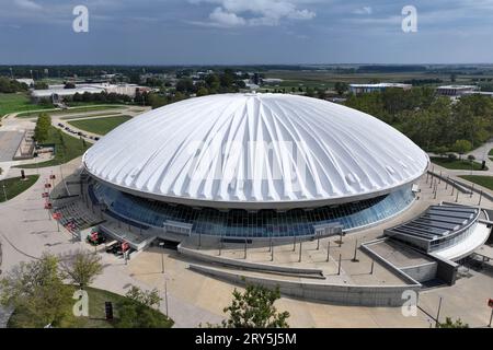 Vista aerea generale dello State Farm Center nel campus Urbana-Champaign della University of Illinois, giovedì 21 settembre 2023, a Champaign, Ill. Foto Stock