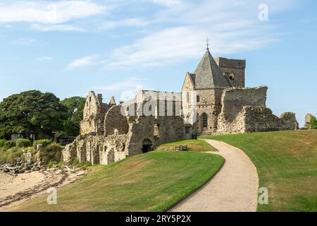 L'abbazia di Inchcolm, anche se in rovina, è il complesso monastico meglio conservato in Scozia Foto Stock