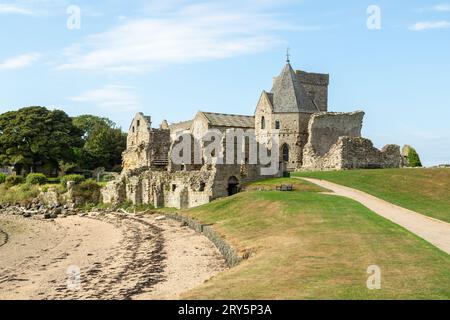 L'abbazia di Inchcolm, anche se in rovina, è il complesso monastico meglio conservato in Scozia Foto Stock