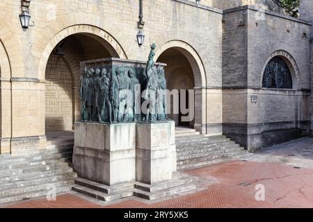 SAN MARINO, SAN MARINO - 11 MARZO 2023: Piazza Sant'Agata e Monumento a Girolamo Gozi. Foto Stock