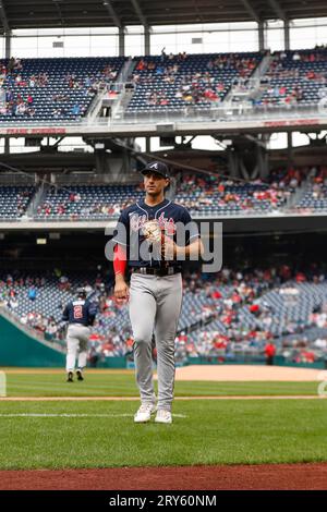 Gli Atlanta Braves hanno fatto la prima base Matt Olson (28) camminando verso il dugout durante la gara 1 di doppio colpo in una partita di stagione regolare tra gli Atlanta BR Foto Stock